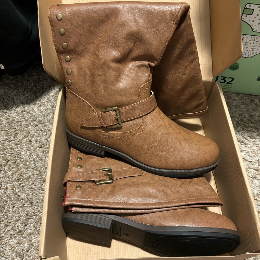 Journee Size 11 Chesnut Boots
